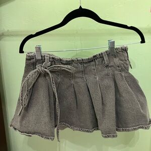 Chic Women's Gray Skort with Belt